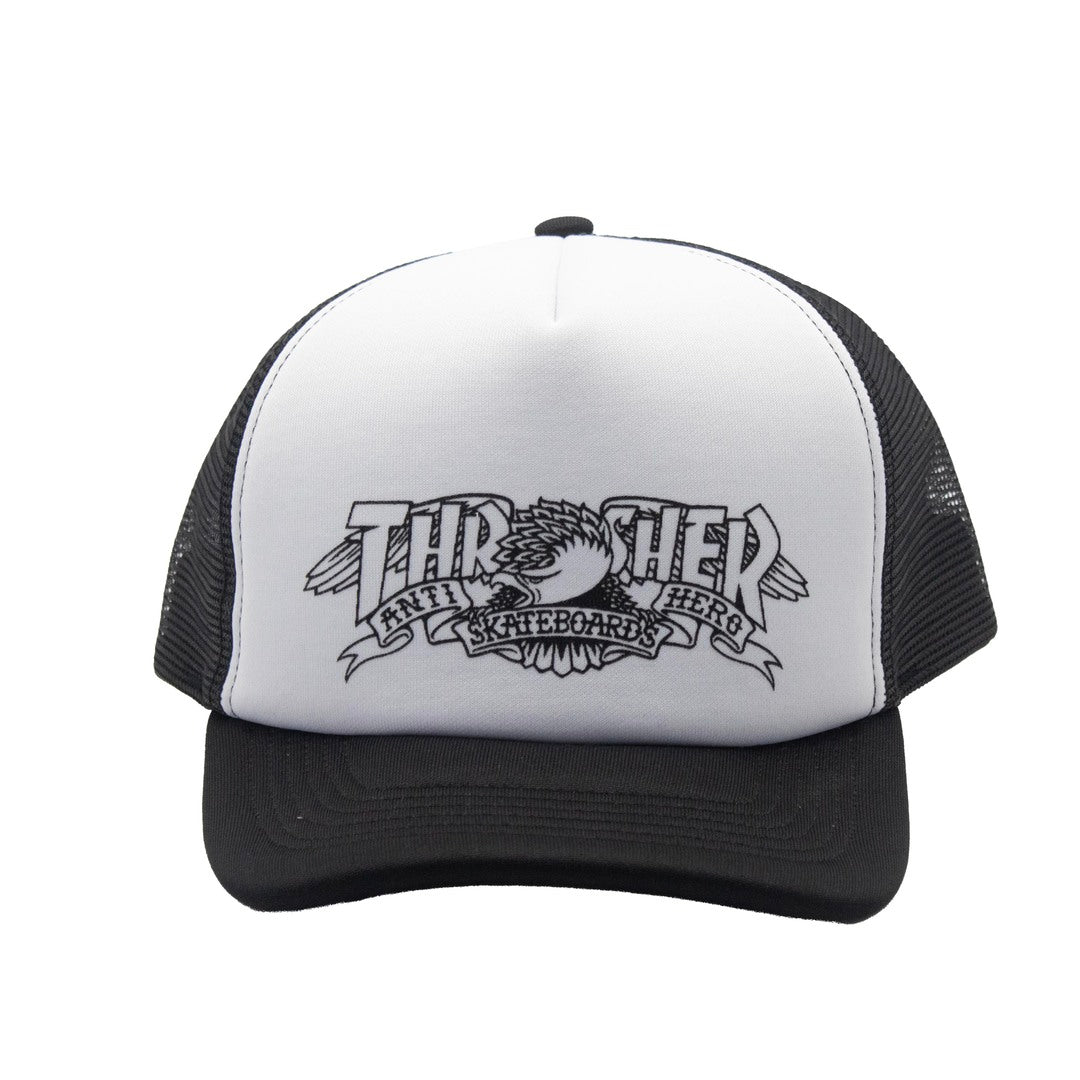 Boné Thrasher x Anti hero TRUCKER MAG BANNER White/Black