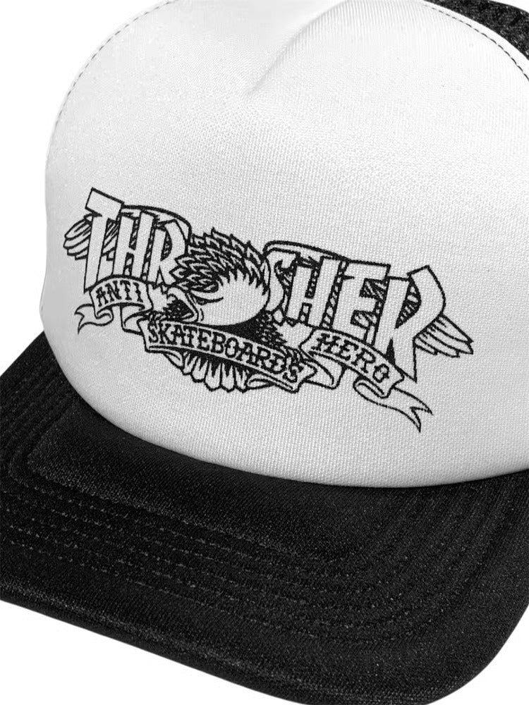 Boné Thrasher x Anti hero TRUCKER MAG BANNER White/Black