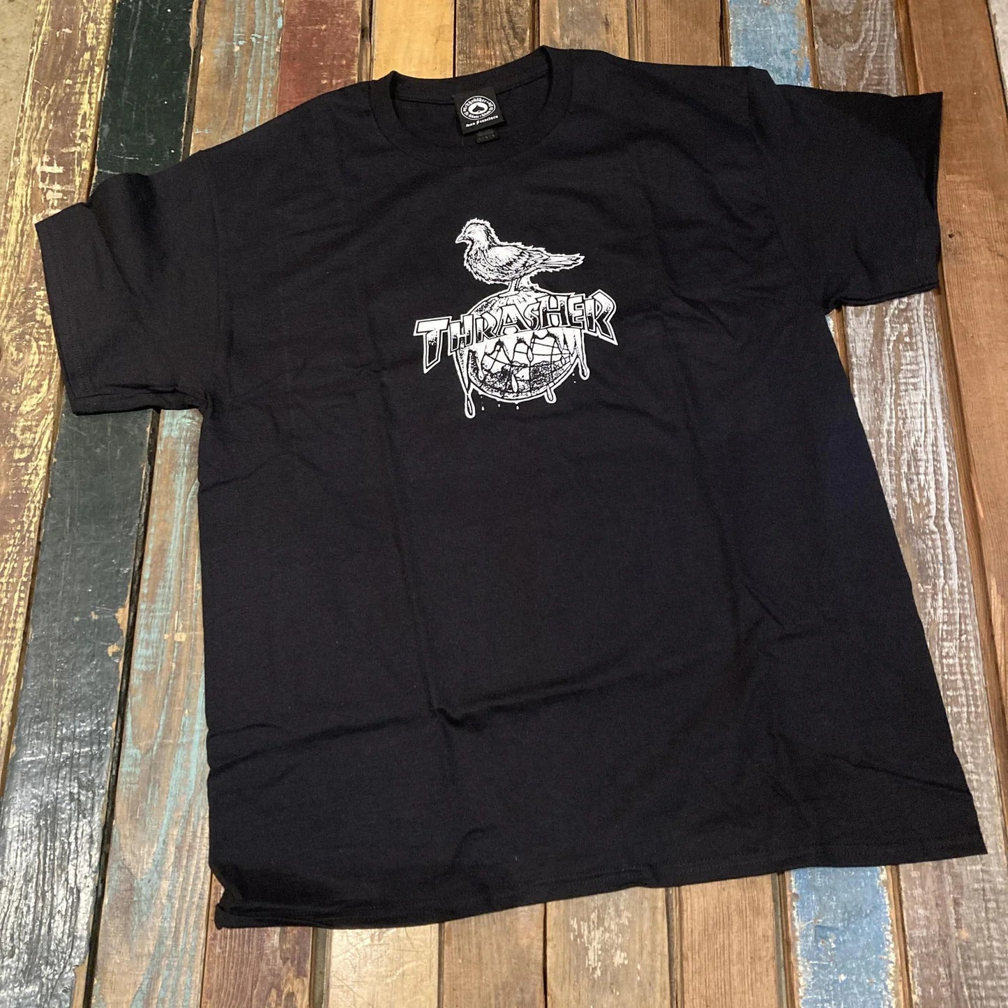 Camiseta Thrasher magazine x Anti hero COVER THE EARTH - Black/Preto