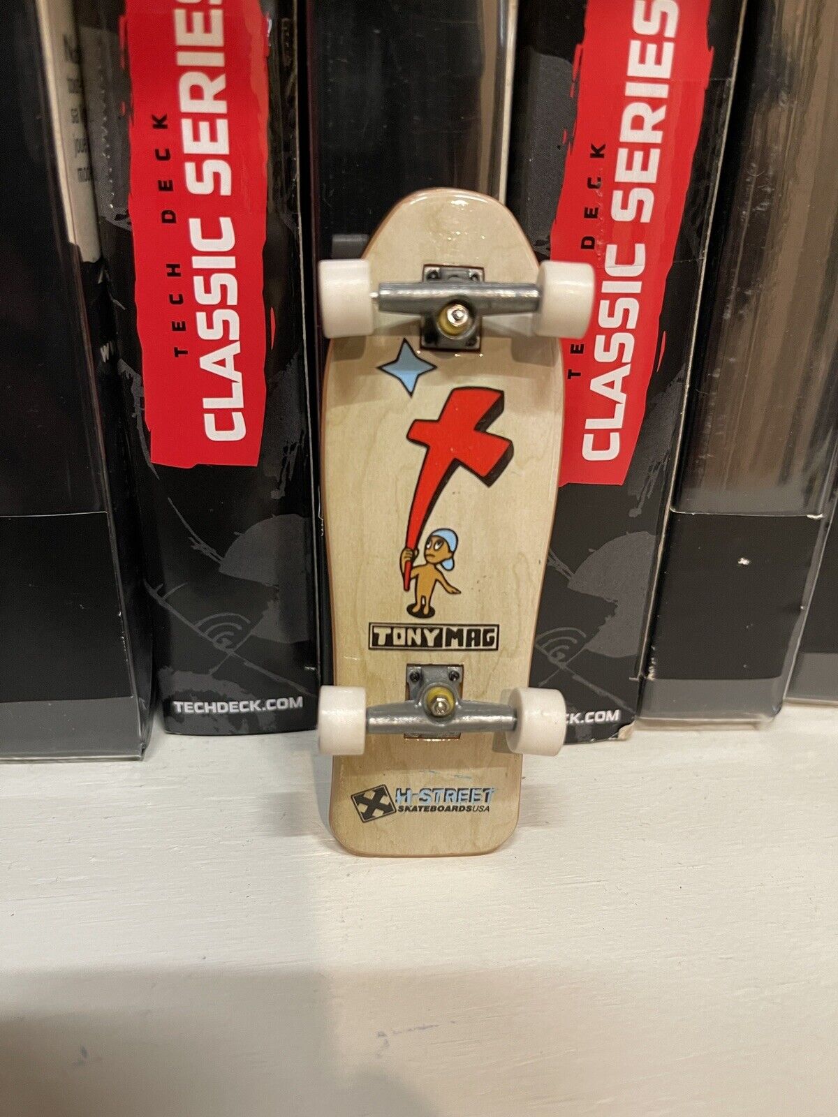 Shape Importado H-Street Deck Tony Mag Kid & Cross 15WB - 32.5 X 8.75"