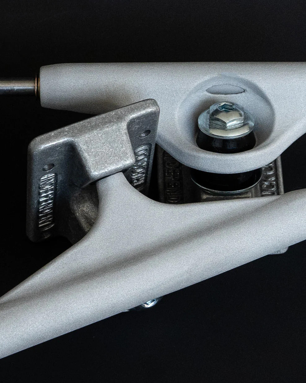 Trucks Independent Stage 11 Industrial IKP Raw Silver Trans Black Standard 149mm - PRE VENDA