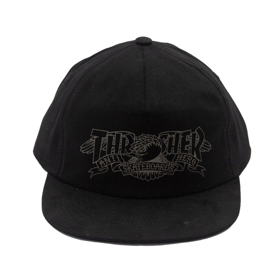 Boné Thrasher x Antihero  SNAPBACK MAG BANNER Black/Preto