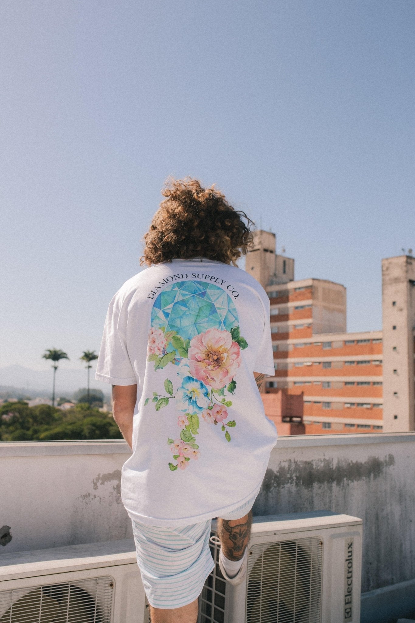 Camiseta Diamond Supply - DIAMOND & FLOWERS - White/Branco - Dreamin Shop BR