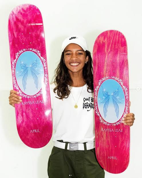 Shape Maple Rayssa Leal Fadinha April skateboards