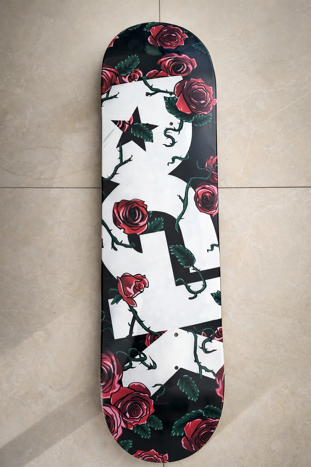 Shape Maple DGK  importado Bloom Roses 8.0"