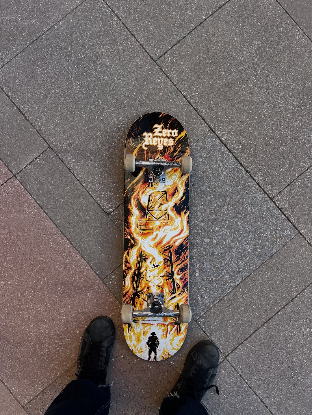 SHAPE MAPLE  Zero Skateboards Reyes – There Will Be Blood 8.37" ( detalhes em alto relevo )